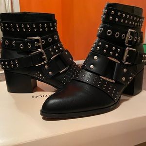 Stylish buckle boots